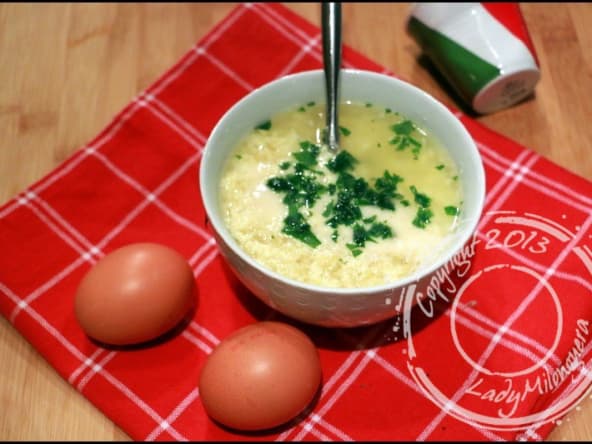 Stracciatela, potage romain à l’oeuf