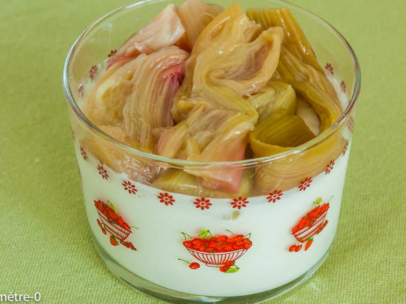 Panna cotta à la rhubarbe