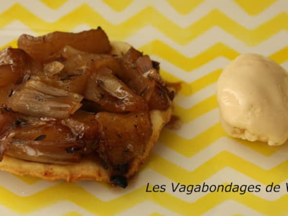 Glace au camembert et petites tatins pomme-échalote