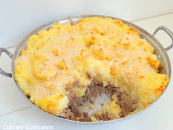 Hachis parmentier avec des restes de jambon entier et cheddar fumé