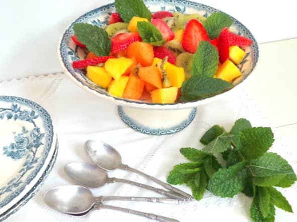 Salade de mangues, kiwis, fraises et melon à la menthe