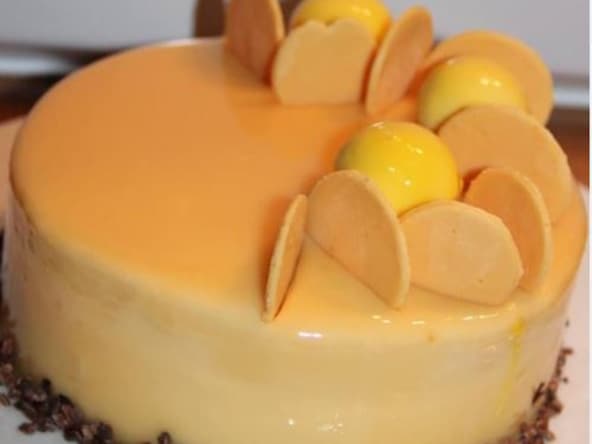 Entremet mousse Dulcey, mousse pomme, pommes confites et biscuit noisette