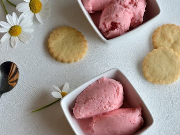 Glace à la fraise et au yaourt à la grecque