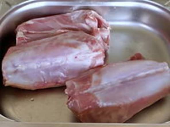 Lever les filets de lapin sur un râble