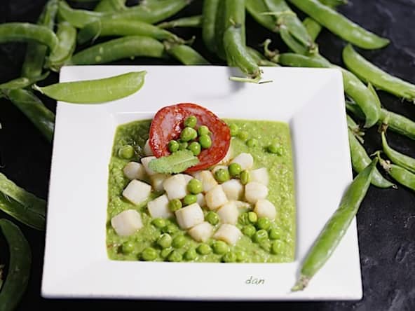 Pétoncles à la crème de petits pois menthe et chorizo