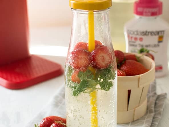 Eau gourmande fraise, litchi, thé vert