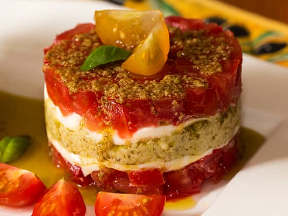Tartare de tomates et mozzarella en mille-feuille