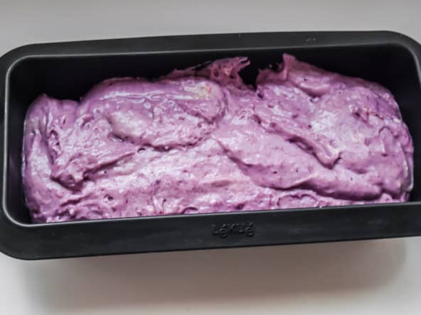 Gâteau du matin au coulis de cassis