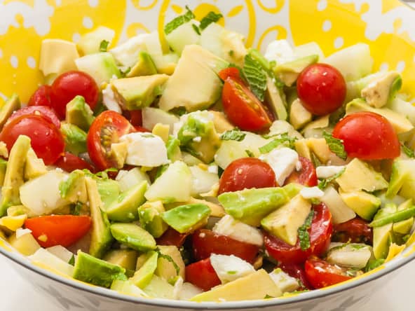 Salade de concombre à l'avocat et à la fêta