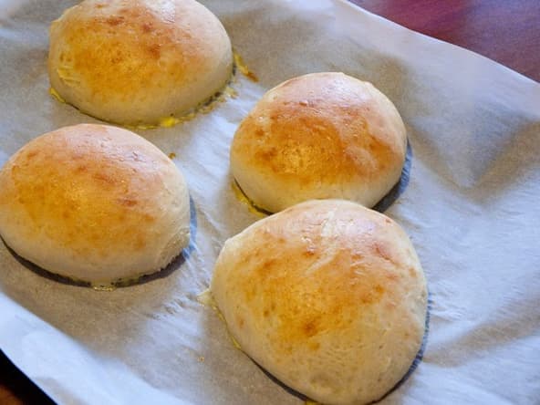 Pains burgers buns ou hot dog au son d’avoine, lait, oeuf