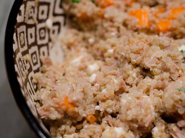 Salade de quinoa aux carottes, à la feta et au thon