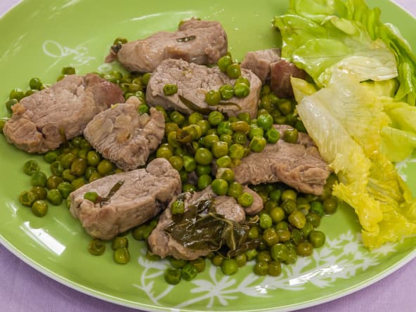 Sauté de filet de porc aux petits pois et aux herbes