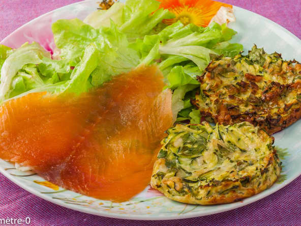 Galettes de courgettes au pécorino et truite fumée