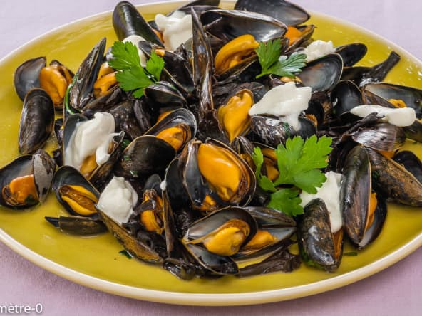 Moules aux trompettes de la mort et à la mozzarella