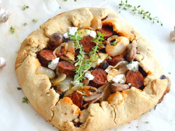 Galette rustique d’automne au chèvre, chorizo et champignons des bois sans oeuf