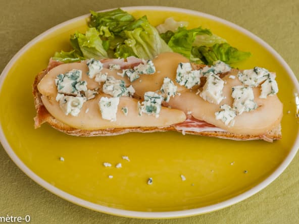 Tartine jambon poire roquefort