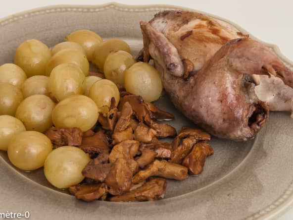 Cailles aux pieds de mouton et aux raisins frais