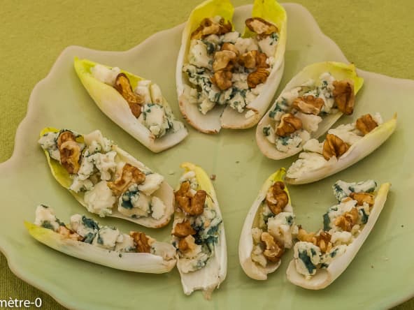 Barquette d'endives au roquefort et aux noix
