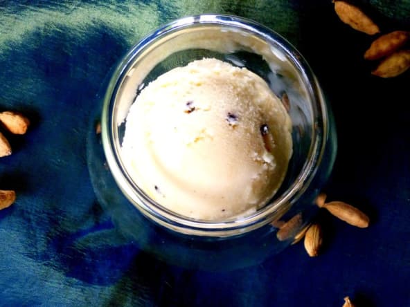 Glace à la cardamome