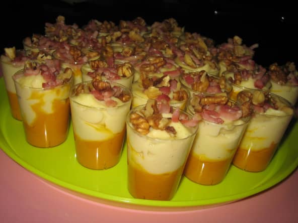 Verrines d'automne à la crème de panais, carotte, lardons et noix