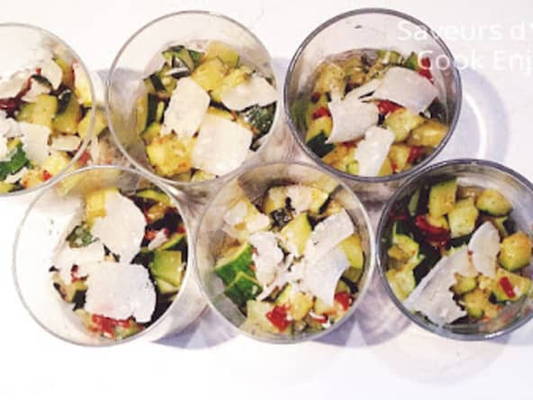 Verrines Courgettes à l'ail, Tomates Confites et Parmesan