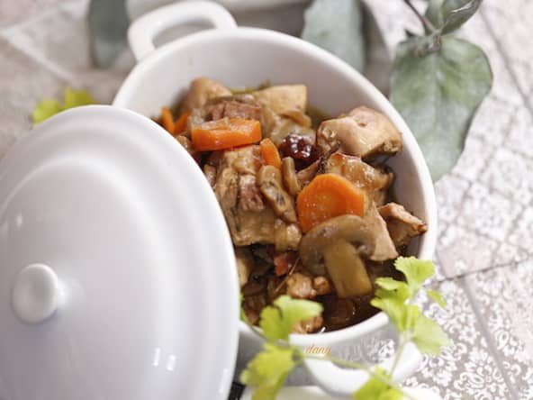 Fricassée de volaille au vin rouge