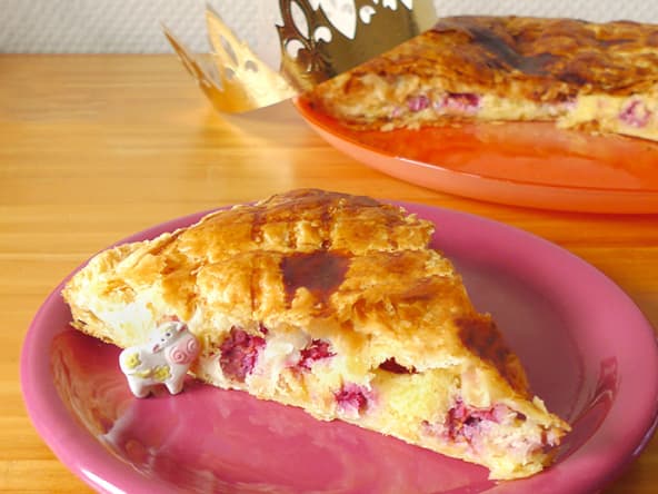Galette des rois à l'amande et à la framboise