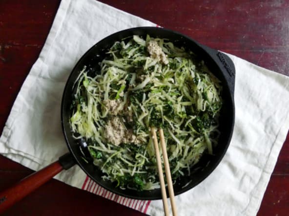 Poêlée indienne de kale et de chou blanc