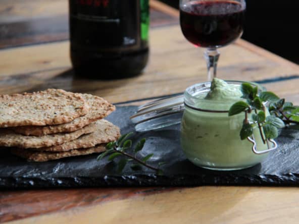 Chantilly de petits pois et ses tuiles salées au sésame