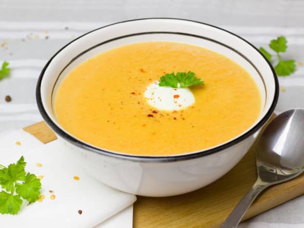 Soupe aux lentilles corail et lait de coco