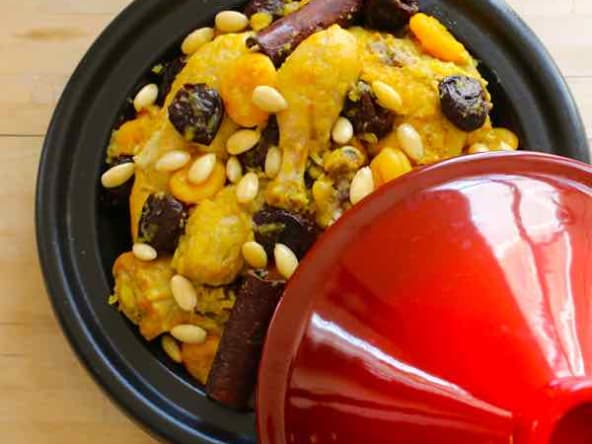 Tajine de poulet mqalli aux fruits secs