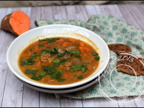 Soupe épicée à l’agneau et patate douce
