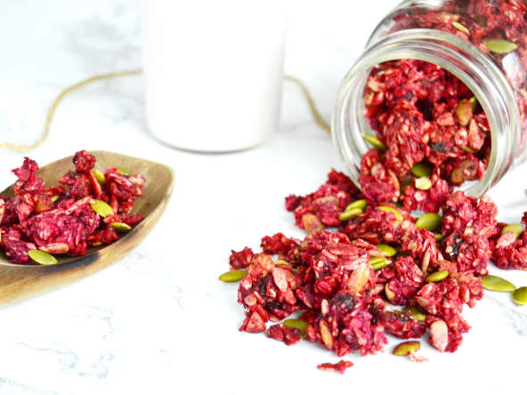 Granola betterave et gingembre