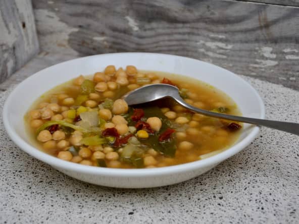 Soupe de pois chiches à l'italienne