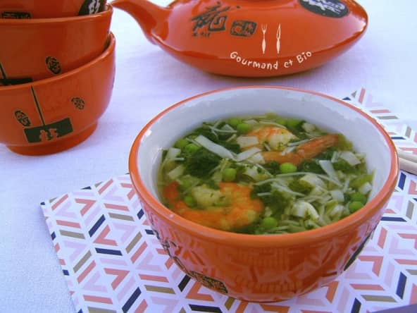 Soupe exotique aux vermicelles et aux crevettes