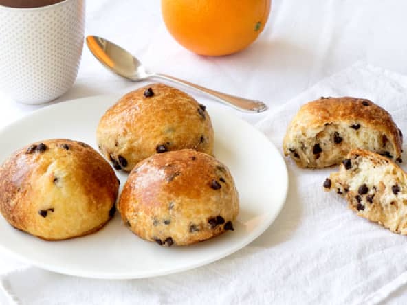 Petites brioches aux pépites de chocolat pour le petit déj' (recette pas à pas)
