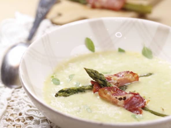 Créme d'asperges basilic et parmesan