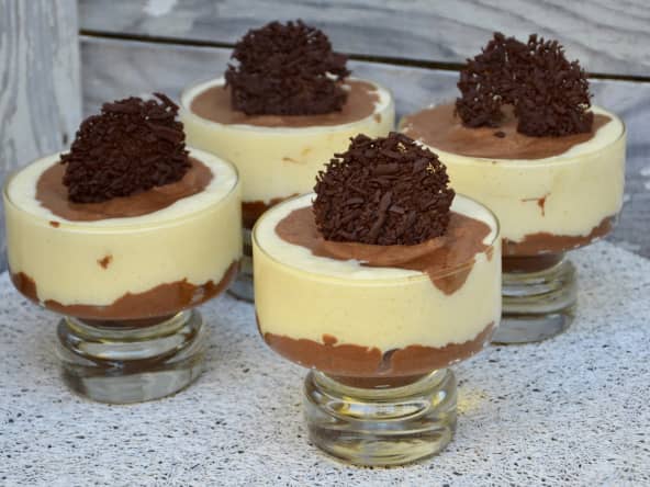 Mousse aux 3 chocolats, tuiles au chocolat noir