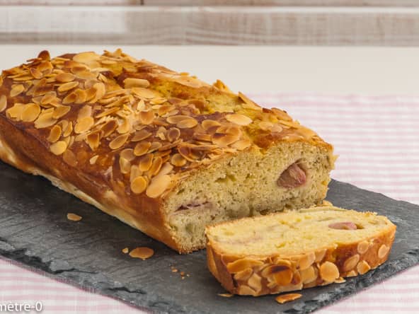 Cake moelleux à la rhubarbe