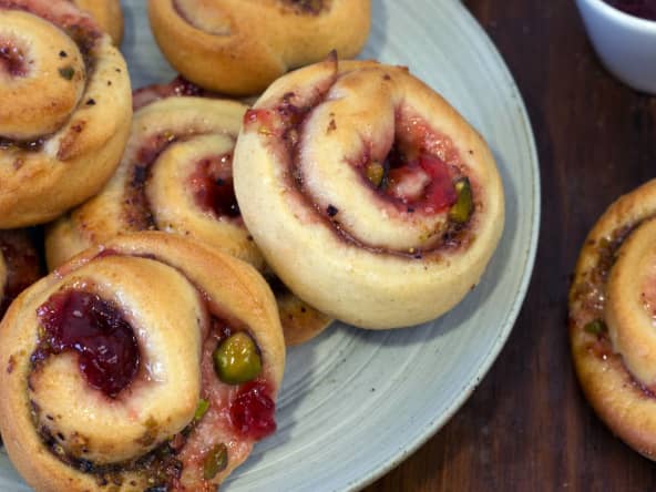 Brioches roulées à la confiture de fraise