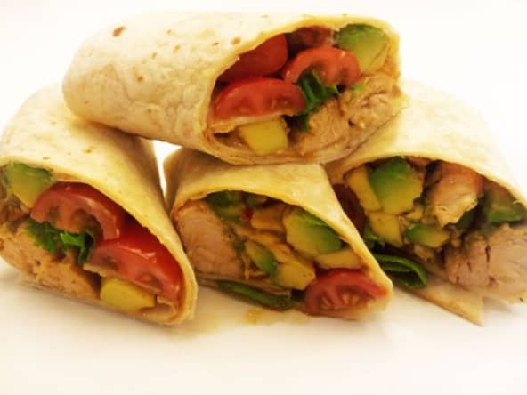 Wraps au poulet et à l'avocat mariné