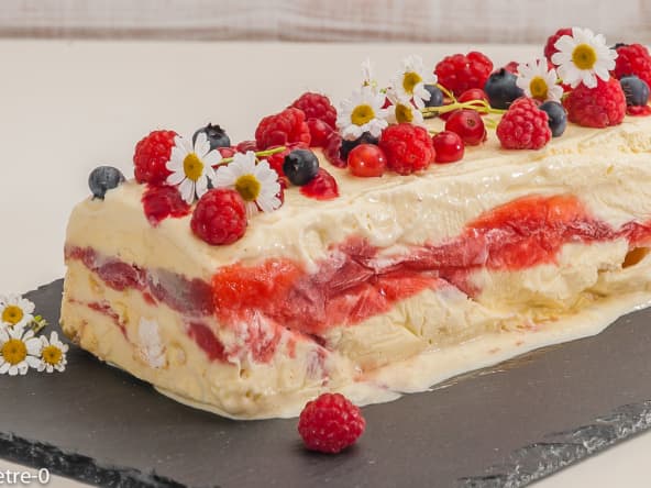 Semifreddo à la rhubarbe et aux fraises tout en fraîcheur