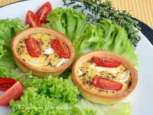 Petites quiches au chèvre, moutarde à l'ancienne et thym