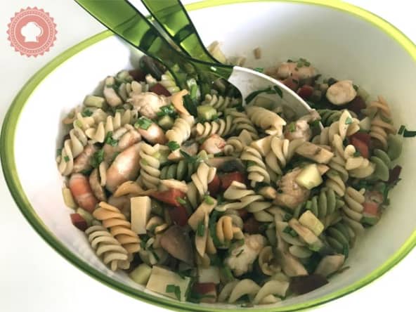 Salade de pâtes légère aux crevettes et légumes