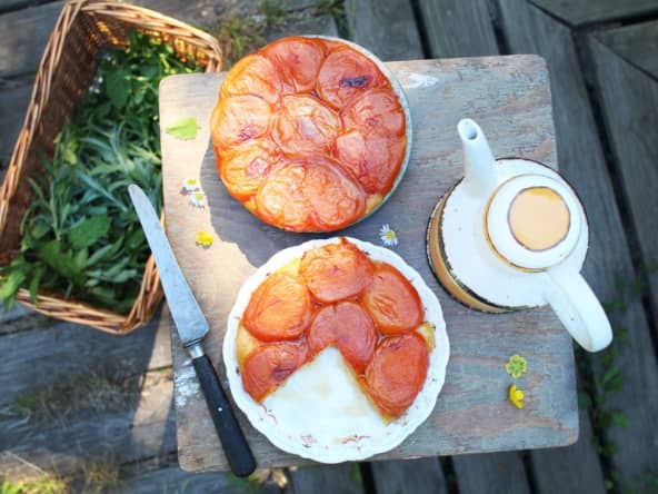 Tarte tatin aux abricots et à la mélisse