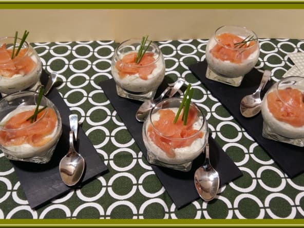Verrines de concombre à la crème et saumon