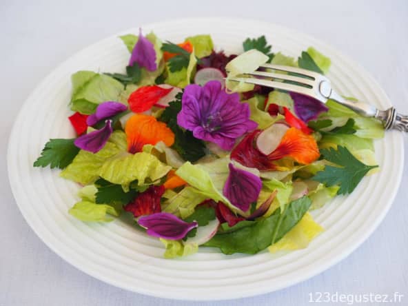 Salade de fleurs comestibles