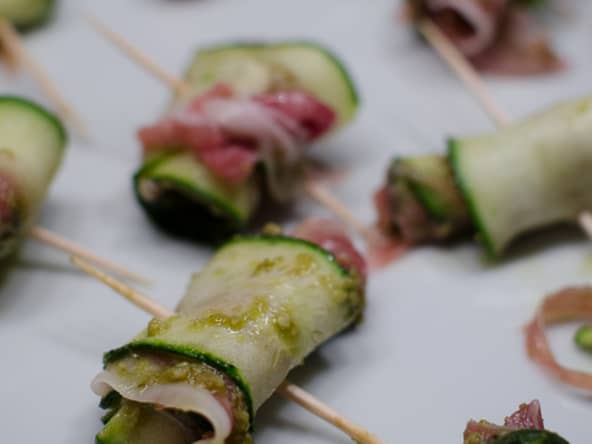 Roulés de courgette au jambon de Parme et au pesto