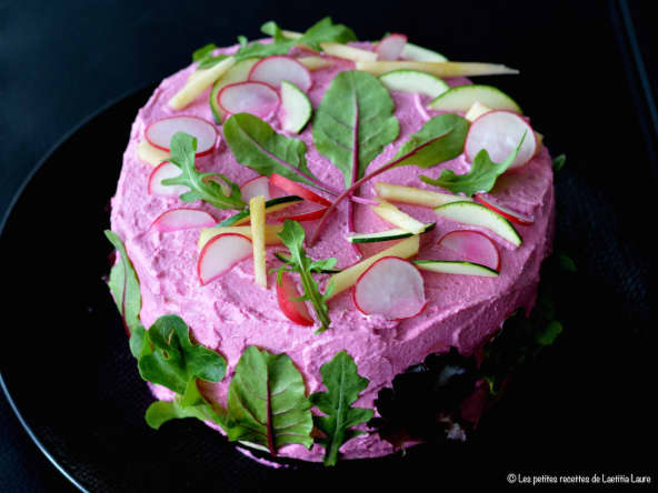 Sandwich cake revisité à la betterave, légumes et maquereau fumé : original !