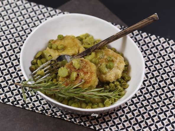 Boulettes de poulet aux fèves et petits pois